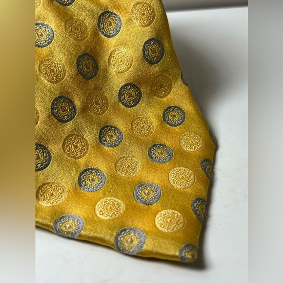 Brooks Brothers Golden Fleece Hand Made 100% Silk Made in Italy Geometric Tie - Picture 4 of 10